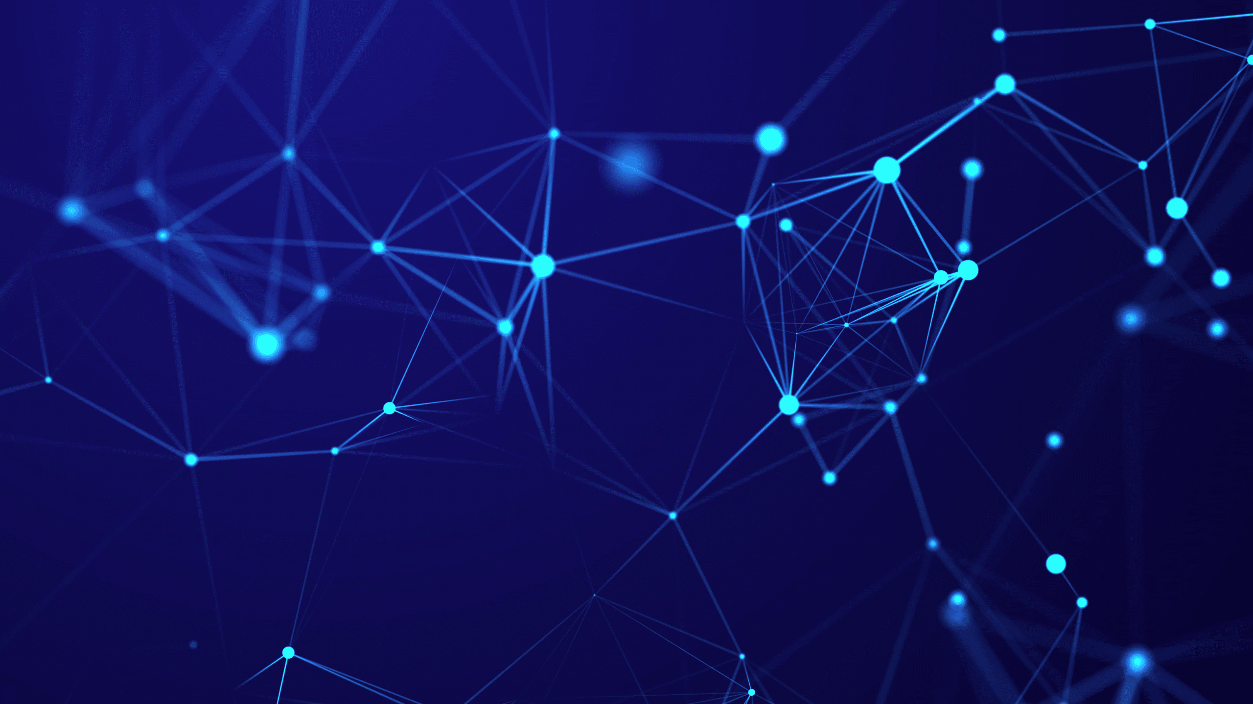 Abstraktes, dunkelblaues Netzwerk aus leuchtenden Verbindungspunkten. Darstellung eines energetischen oder neuronalen Netzes, das für Vernetzung, Bewusstsein oder Quantenverbindungen stehen kann.